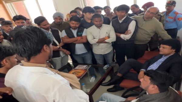 NSUI enraged over students barred from MCU exams Ashutosh Chouksey creates ruckus at Makhanlal University NSUI enraged over students barred from MCU exams Ashutosh Chouksey creates ruckus at Makhanlal University