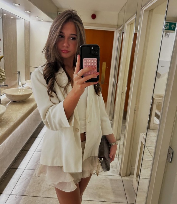 kartik-aaryan-karina-kubiliute-dating