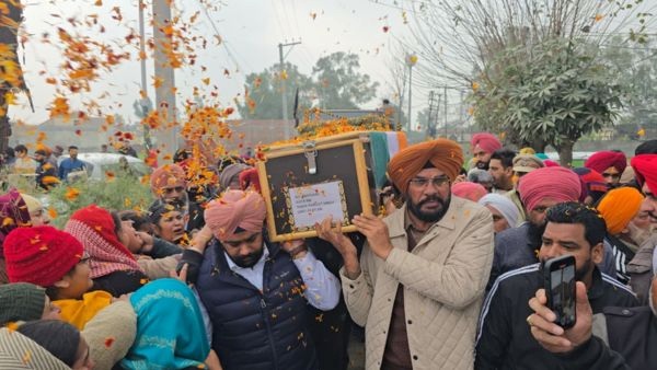 kuldeep dhaliwal meets martyr pargat singh family kuldeep dhaliwal meets martyr pargat singh family