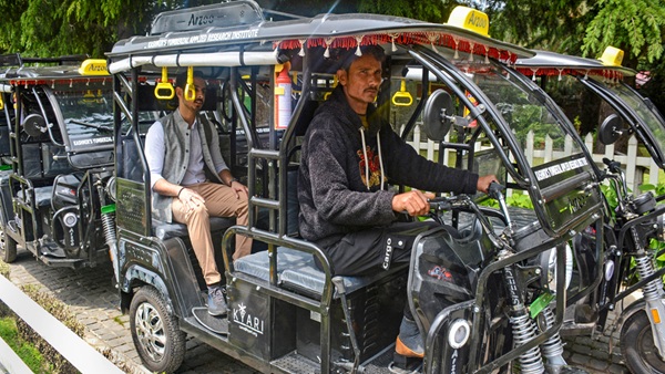 Delhi govt mulls policy to regulate e-rickshaws in bid to tackle congestion ensure livelihood