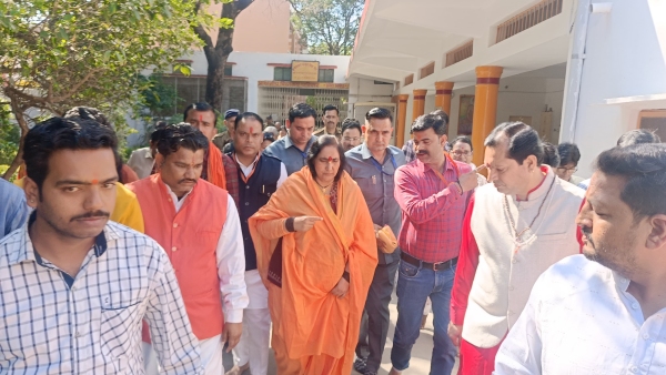 Sadhvi Ritambhara visited Maa Pitambara Peeth and offered water to Bankhandeshwar Mahadev Sadhvi Ritambhara visited Maa Pitambara Peeth and offered water to Bankhandeshwar Mahadev