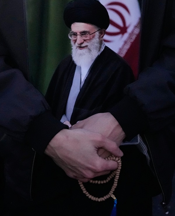 Ali Khamenei family tree after death who survived wife children grandchildren details in hindi
