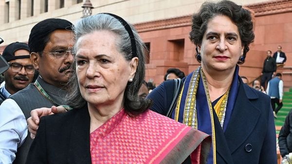 sonia gandhi with priyanka gandhi sonia gandhi with priyanka gandhi