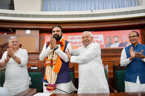 Samrat Choudhary taking oath as Bihar CM with Nitish Kumar