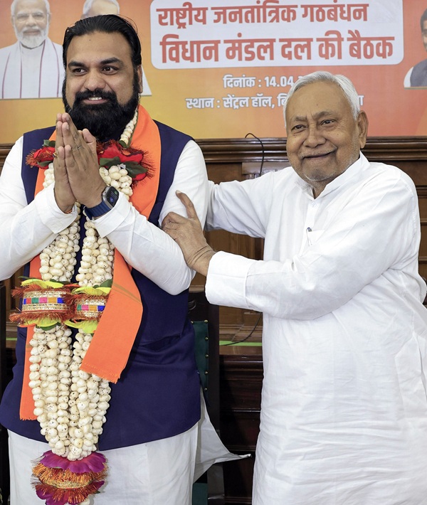 Samrat Choudhary taking oath as Bihar CM with Nitish Kumar