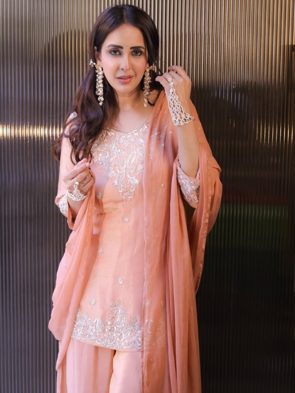 chahatt-khanna-love-story