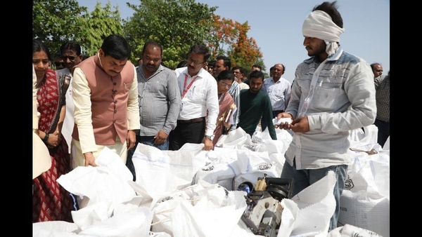 Madhya Pradesh CM Visits Wheat Centres