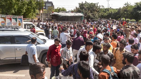 noida-worker-protest-high-level-committee-meeting