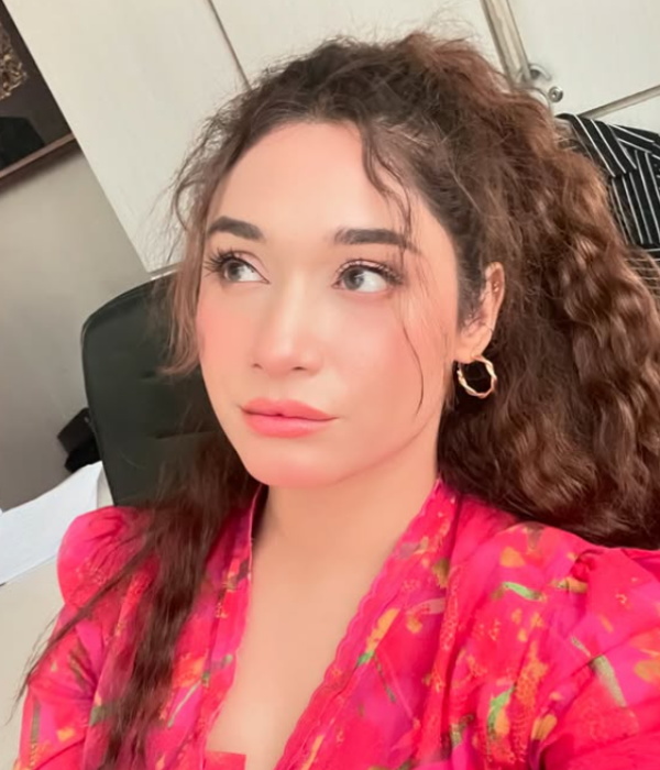 Pakistan actress Shameen Khan Trolled