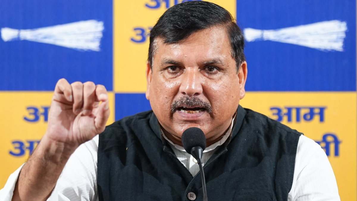 सांसदों की सदस्यता रद्द करने के लिए AAP ने भेजा पत्र