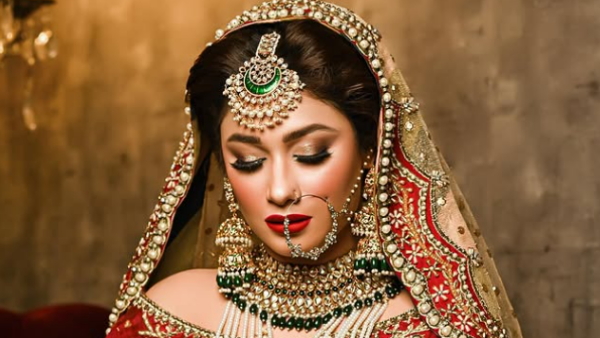 Pakistan actress Shameen Khan Trolled