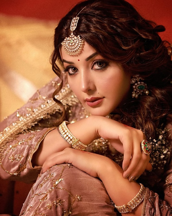 who-is-sonia-mann-clash-with-raghav-chadha