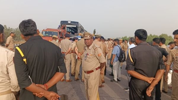 Agra Lucknow Expressway Bus Accidenta