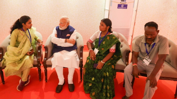 PM Modi meets families PM Modi meets families