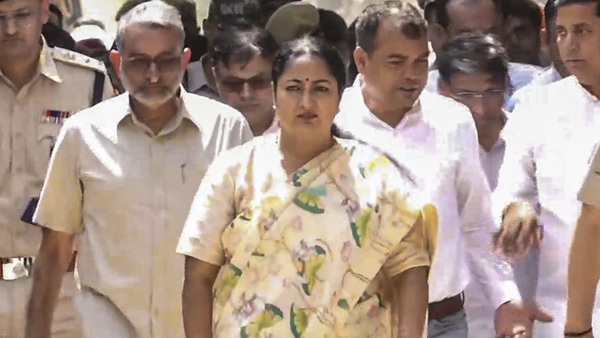 Delhi Building Collapse rekha gupta