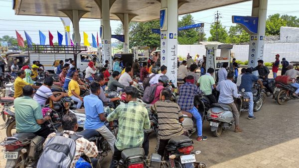Motorists queue at petrol pump Motorists queue at petrol pump