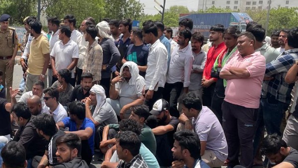 Breaking LIVE Updates: ग्रेटर नोएडा  मे गोलियों से भूनकर युवक की हत्या, 4 गिरफ्तार