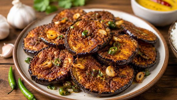 Crispy masala baingan fry served on a plate