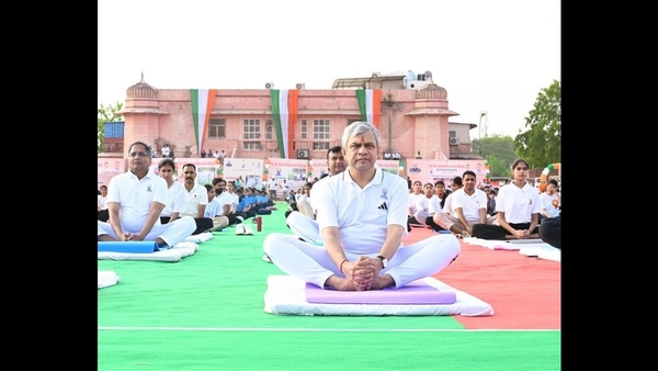 Vaishnaw on Yoga Day in Bikaner Vaishnaw on Yoga Day in Bikaner