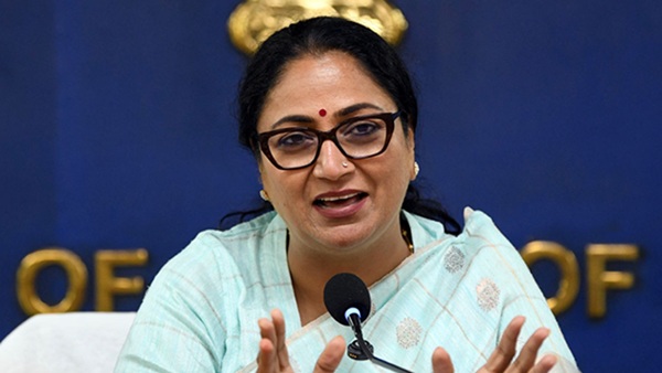 Chief Minister Rekha Gupta Delhi E-Buses