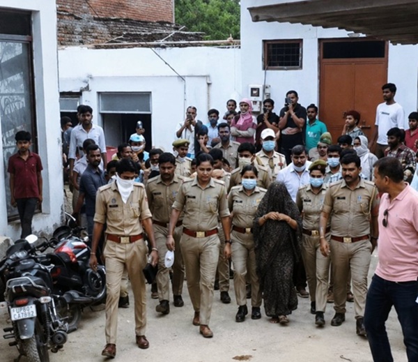 Agra Wife Ruby killed Husband
