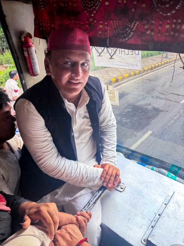 Delhi CJP Protest Rahul Gandhi Akhilesh Yadav Police Detained Delhi CJP Protest Rahul Gandhi Akhilesh Yadav Police Detained
