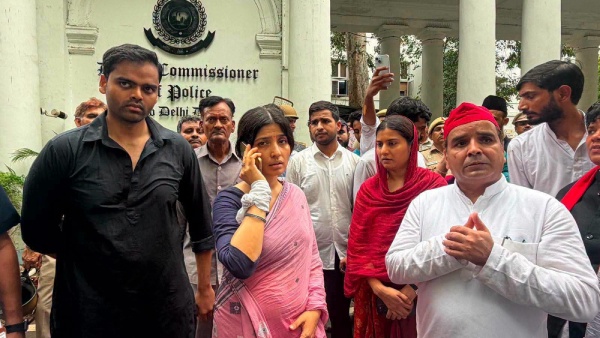 dimple-yadav-detained