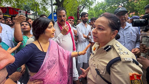 Dimple Yadav CJP Protest