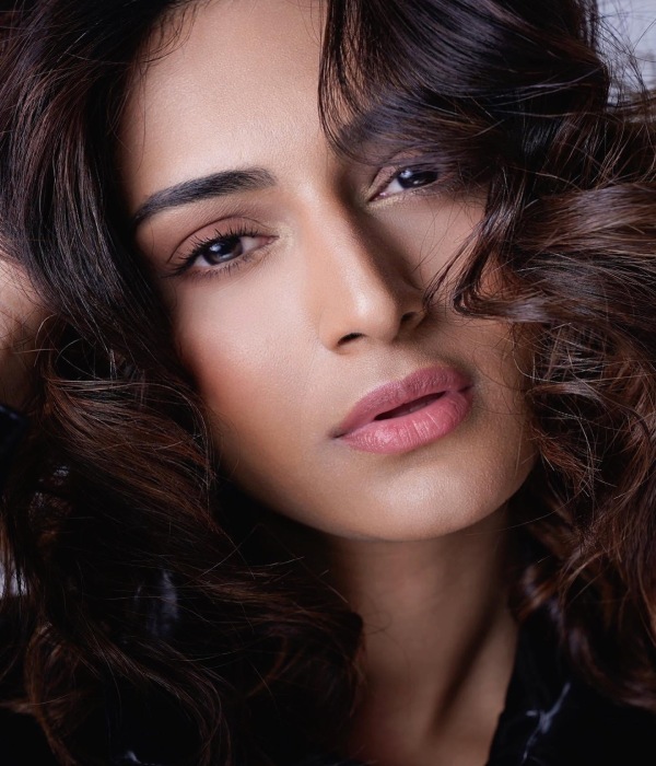 Erica Fernandes Erica Fernandes