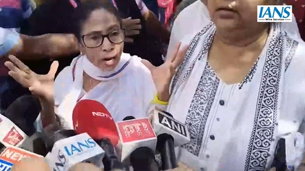 Mamata Banerjee vehicle was attacked