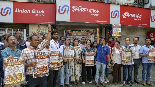 5-Day Banking Week Row