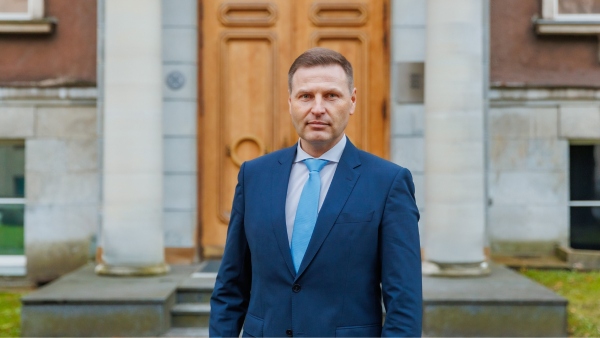 Estonia Defence Minister Resignation