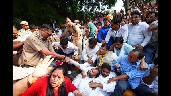 AAP Protest in Delhi Demands ECI Resignation