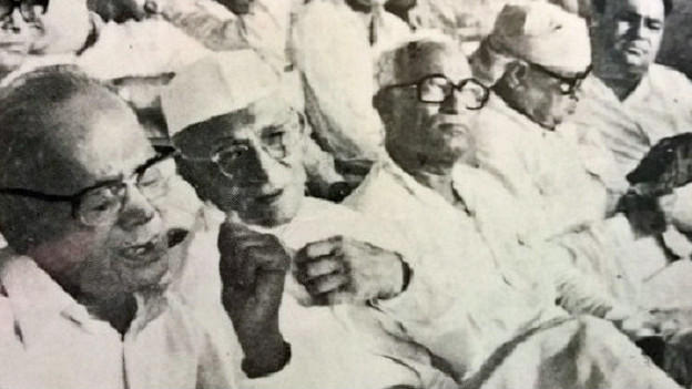 मोरारजी देसाई, जयप्रकाश नारायण