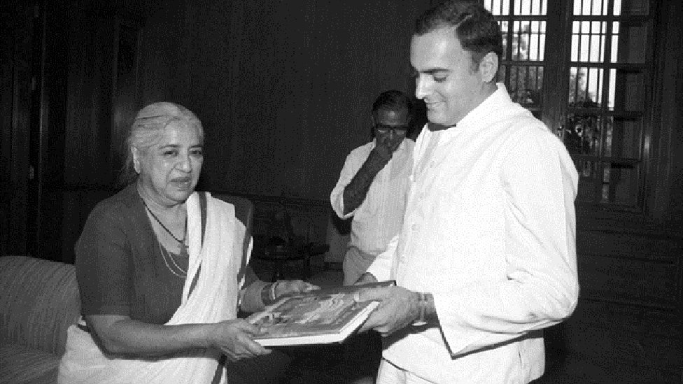 राजीव गांधी, पुपुल जयकर