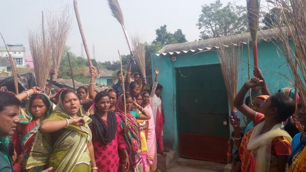 नशे के खिलाफ अभियान में शामिल महिलाएं