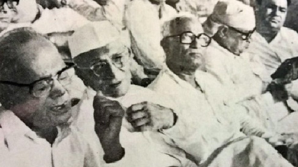 मोरारजी देसाई और जयप्रकाश नारायण
