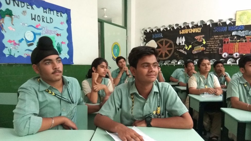बीबीसी संवाददाता दिव्या आर्य ने बच्चों से पूछे सवाल