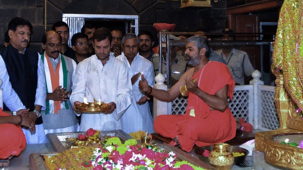 मंदिर में राहुल गांधी मंदिर में राहुल गांधी