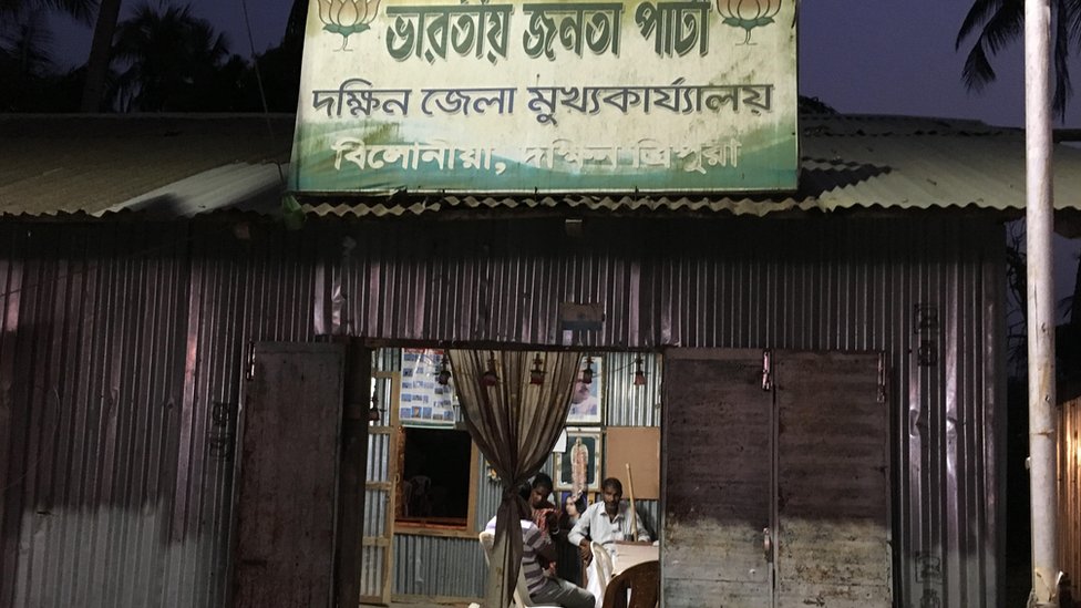 त्रिपुरा में लेनिन की मूर्ति ढहाई गई
