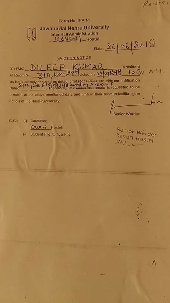 दिलीप को मिली हॉस्टल ट्रांसफ़र नोटिस की कॉपी