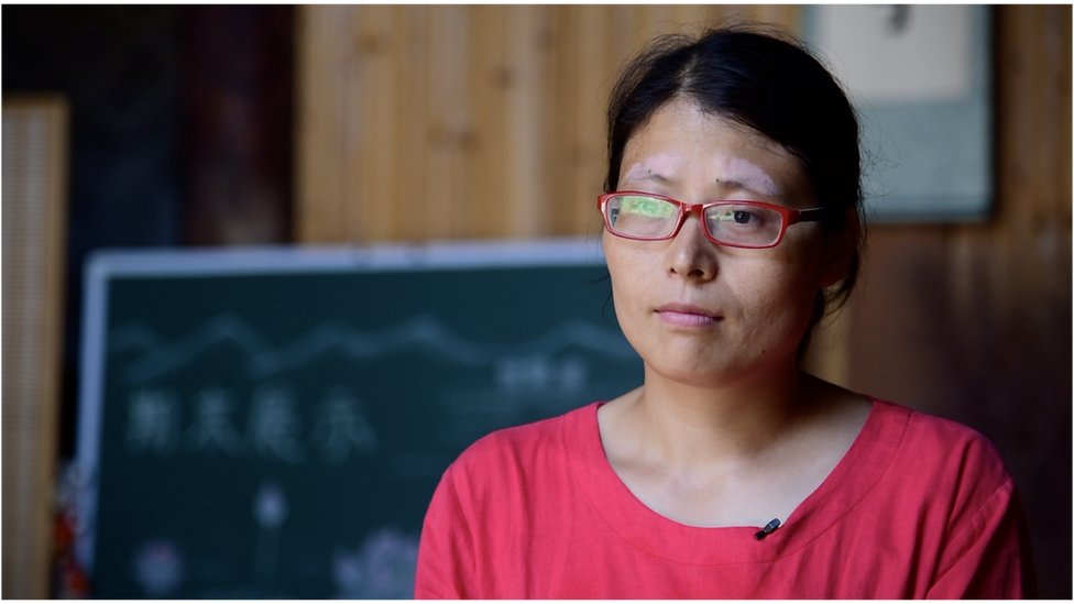 नौ साल के डैन्यू की मां रुई लियान लियान स्कूल में बेटे के प्रदर्शन से बहुत संतुष्ट थीं.