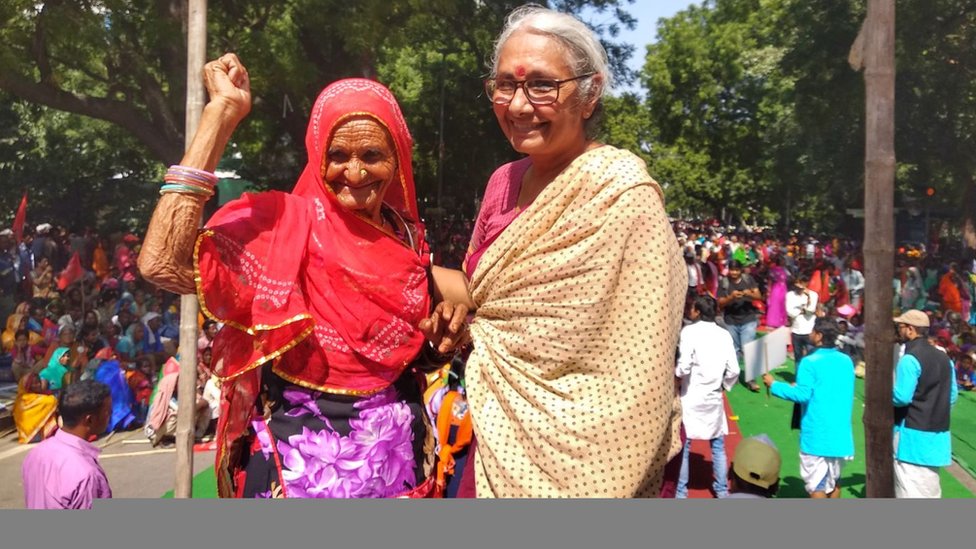 अरुणा रॉय के साथ मूमी बाई
