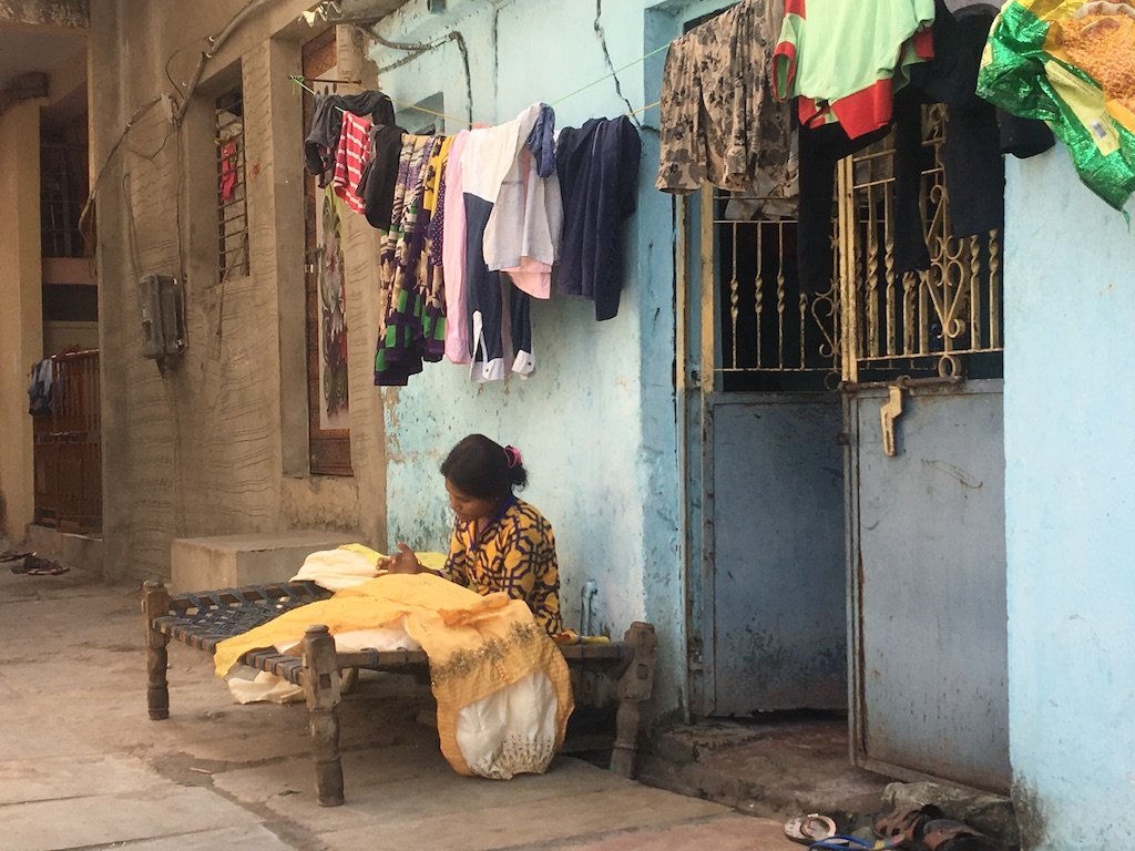गुजरात में उत्तर भारतीय महिला गुजरात में उत्तर भारतीय महिला