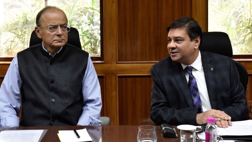 आरबीआई बनाम मोदी सरकार आरबीआई बनाम मोदी सरकार
