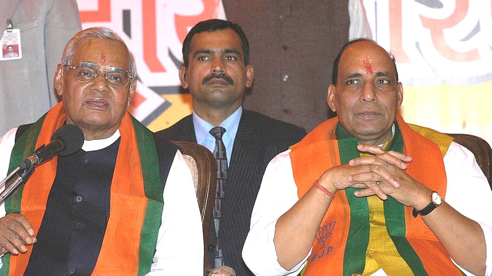 अटल बिहारी वाजपेयी के साथ राजनाथ सिंह अटल बिहारी वाजपेयी के साथ राजनाथ सिंह
