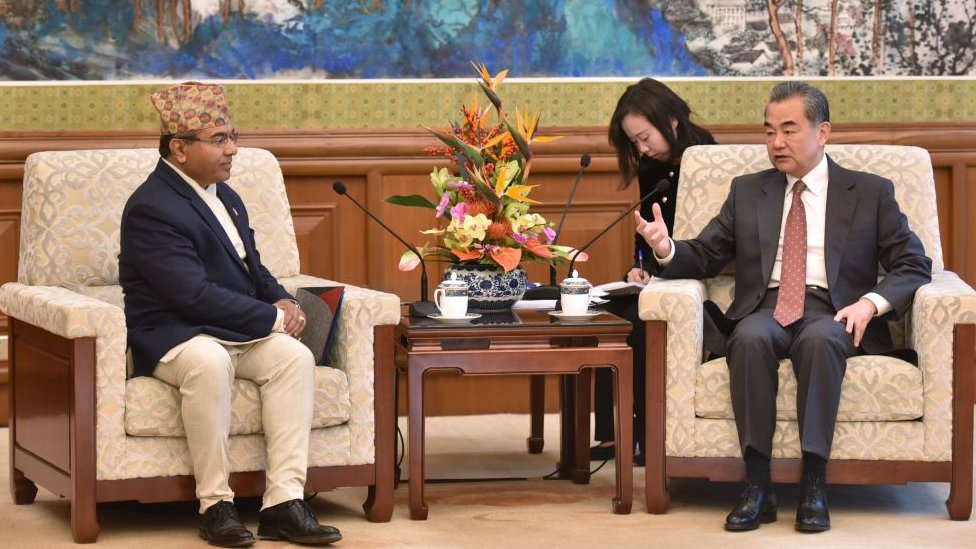 नेपाल के विदेश सचिव शंकर दास बैरागी और चीन के विदेश मंत्री वैंग यी के बीच मुलाकात