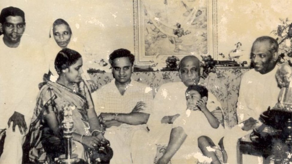 परिवार के साथ सरदार पटेल