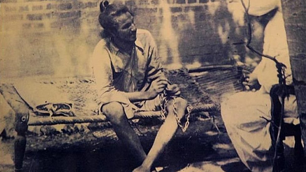 वर्ष 1927 में पहली बार गिरफ़्तारी के बाद जेल में खींची गई भगत सिंह की फ़ोटो (तस्वीर चमन लाल ने उपलब्ध करवाई है)