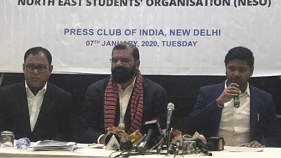 आसू जैसे ग़ैर राजनीतिक संगठन से निकले लुरिन ज्योति गोगोई (सबसे दाएं) ने असम जातीय परिषद बनाया है